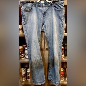 PLUS Levi’s Bold Curve Bootcut Jeans